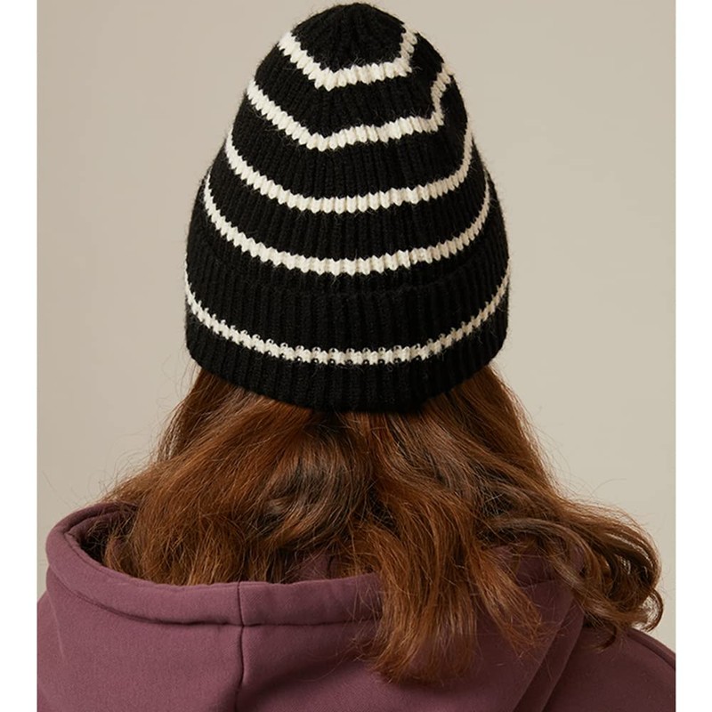 CLAPE Unisex Leather Patch Beanie Knitted Hat Soft Warm Beanie