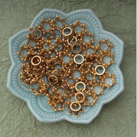 Ruwado 50 Pcs 3D Crown Loose Spacer Beads Metal Bracelet Connector for DIY Jewelry Making Kits Finding Bracelets Necklace Sweater Chain Key Chain Decoration (Antique Gold)