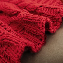Amélie Home Cable Knitted Throw Blanket for Couch, Chenille Chunky Knit Throw Blanket, Decorative Farmhouse Soft and Cozy Throw Blanket for Sofa Chair Bed, Red,50 x 60