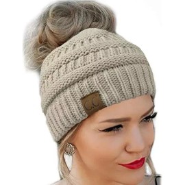 KARI HERNANDEZ Gorro Cc Chongo Mujer Coleta Frio Beige Tejido 12pz Mayoreo