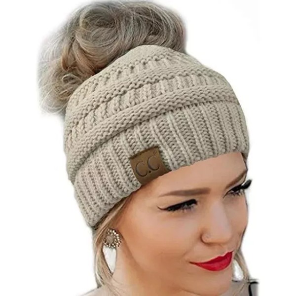 KARI HERNANDEZ Gorro Cc Chongo Mujer Coleta Frio Beige Tejido