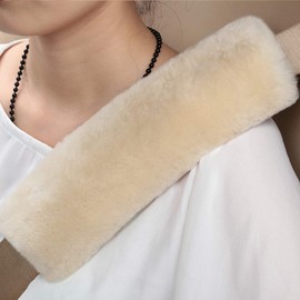 OGLAND Genuine Sheepskin Soft Fuzzy Car Seat Belt Pad,Comdy Fluffy Seatbelt Stap Covers for Shoulder Pad Neck Cushion Protector Car Accessories(Pearl, 1Pcs)