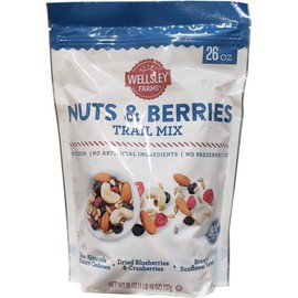 Wellsley Farms Nuts & Berries Trail Mix, 26 Oz.,, ()