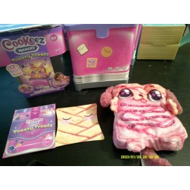 moose NEW Cookeez Makery Toasty Treatz Toaster Oven scented toy STRUDEL POODLE RARE
