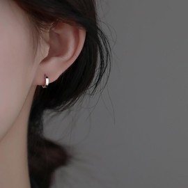 Reffeer 925 Sterling Silver Small Round Hoop Earrings for Women Teens Girls Huggie Hoop Earrings Minimalist Hoop Earrings (1.2cm-Silver)