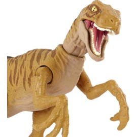Jurassic World Velociraptor - Claw Slash Savage Strike Dinosaur Action Figure, Smaller Size, Attack Move Iconic to Species, Movable Arms & Legs, Great Gift for Ages 4 Years Old & Up
