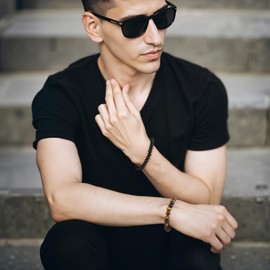 Emibele 2Pcs Crystal Bracelet, Obsidian Tigers Eye Bracelet for Positive Energy Ease Anxiety, Healing Crystal Jewelry 8mm Round Bead Protection Stones Jewelry Gifts for Women Men, Black + Yellow