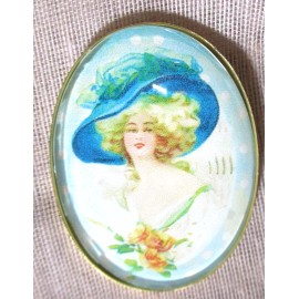 XL GLASS DOME PIC BUTTON VTG BLONDE LADY WEAR BIG TURQUOISE BLUE HAT 1-1/2