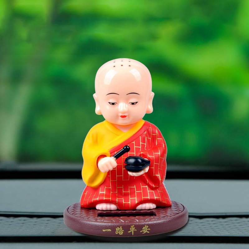 PRETYZOOM Dashboard Monk Figurine, Solar-Powered Shaking Head Monk Ornament Car