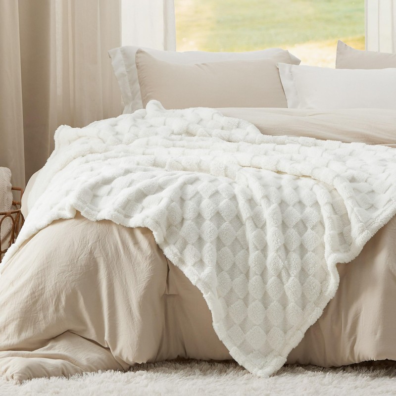 BEDSURE Cuddly Blanket, Fluffy Fleece Blanket, Chequered Pattern Throw Blanket,