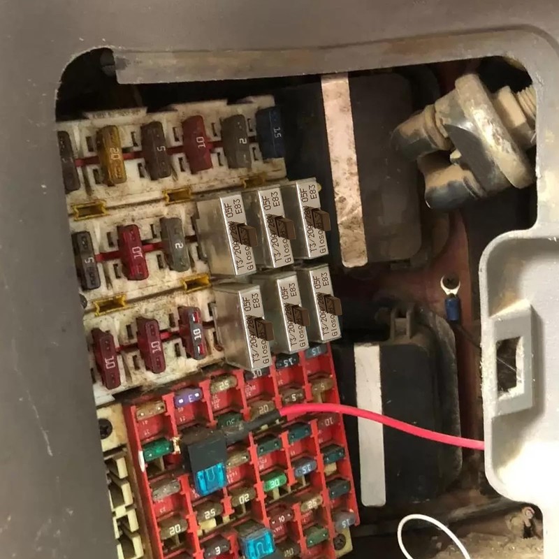 GLOSO Maxi Blade Circuit Breaker 40A AMP, T3 Manual Reset