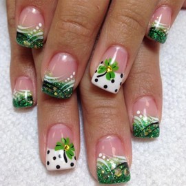 24Pcs St. Patrick's Day French Tip Press on Nails Short Square Fake Nails Green Shamrock Glitter Nail Tips Glue on Nails Irish Clover Nails Design Acrylic False Nails for Women Manicure Accessories