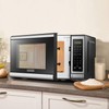 BLACK+DECKER EM720CB7 Digital Microwave Oven with Turntable Push-Button Door, Child