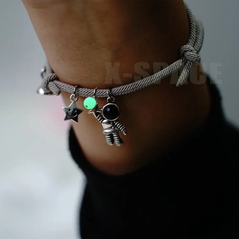 Pulsera Parejas Imán Astronauta Brilla Oscuridad Gris Ajustable AKELIN