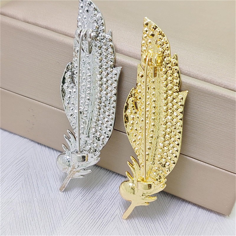 LPYO Feather Brooches Pin for Women Men Elegant Rhinestone Pearl