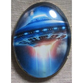 XL GLASS DOME BUTTON -  AMAZING CLOSE-UP OF A STILL UFO BEAMING DOWN