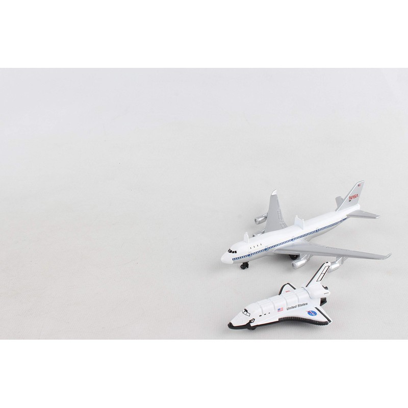 Daron Space Mission Toy Set Boeing 747 and Space Shuttle,