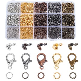 CRAFTYMELODY 2250 Stück 15 Stile Schmuckherstellungs Sets 1000 Stück Perlenspitzen Knotenabdeckungen 1000 Stück Offene Biegeringe 250 Stück Karabinerverschluss Verbindungsstücke