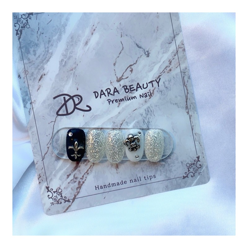 Dara Beauty July Art of the MonthBlack Chrome Nail❣ -