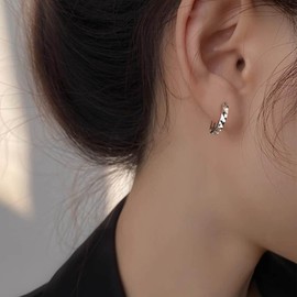 Yheakne Vintage Small Huggie Hoop Earrings Silver Chunky Huggie Earrings Hammered Circle Huggie Stud Earrings Tiny Hoop Circle Earrings Jewelry for Women