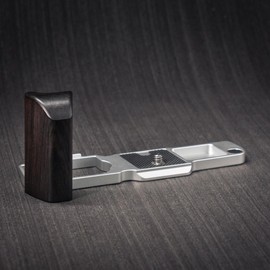 Iborrys-Compatible OM SYSTEM / Olympus OM-3 Camera Dedicated L-Shape Quick Release Plate · Retro Real Wood Handle · Premium Wood Grip · Arca Standard Specification (Silver Plate of Red Sandalwood)