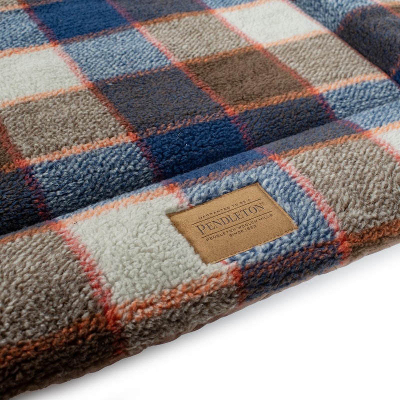 PENDLETON Berber Comfort Cushion Dog Bed - Mountain Plaid, M