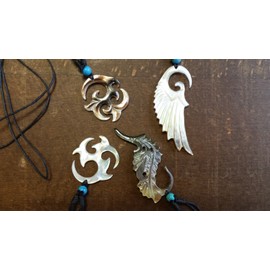 CHICNET Necklace Mother of Pearl Adjustable Cotton Shell Handmade Turquoise Stone Surfer Pendant White Brown Grey Black Spiral