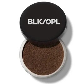 Black Opal True Color Soft Velvet Finishing Powder, 700 Deep - Diep donkere huid met een neutrale tot koele ondertoon.
