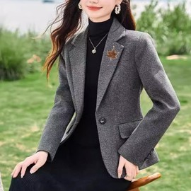 Thanksgiving Brooch Pin for Women Fashion Crystal Maple Leaf Lapel Pin Fall Maple Leaf Pin Red Autumn Leaf Brooch Vintage Court Brooch Wedding Party Brooch Thanksgiving Holiday Jewelry Accessory (Brown)