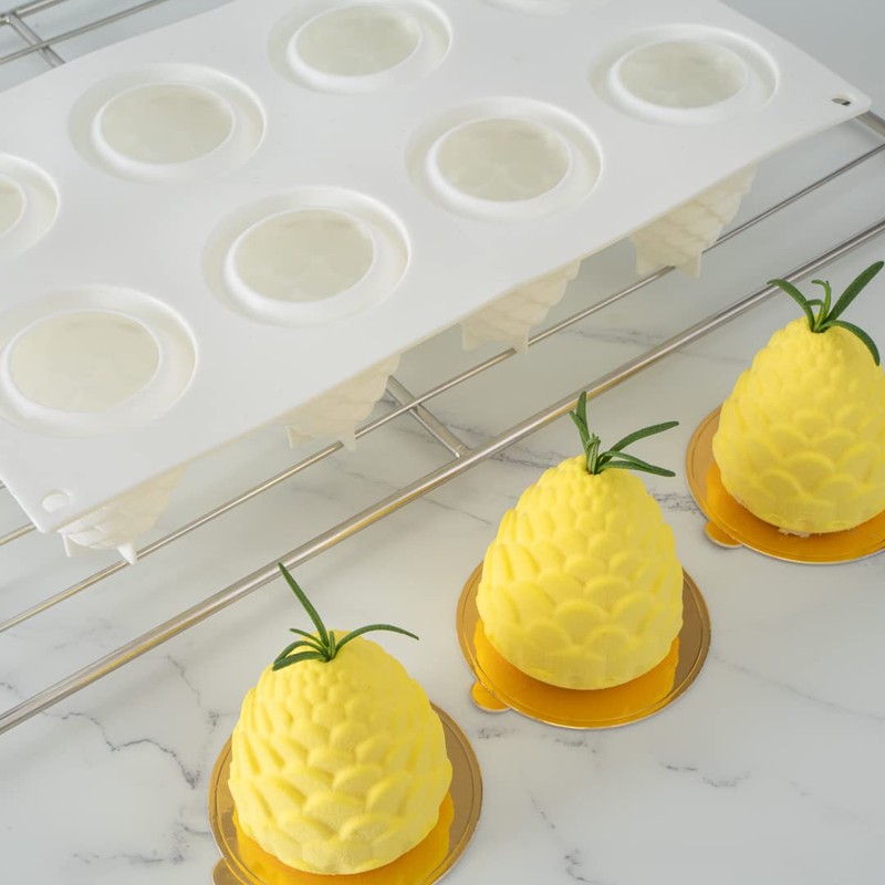 Restaurantware Pastry Tek Silicone Pineapple Baking Mold - 8-Compartment -