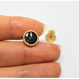 HAPPY CROWNS Stainless Steel Stud Earrings Gold Round 10 mm | Cork Earrings Black with Gold Inserts | Jewellery Unique Piece from Germany | Nickel-Free Earrings | Vegan & Handmade