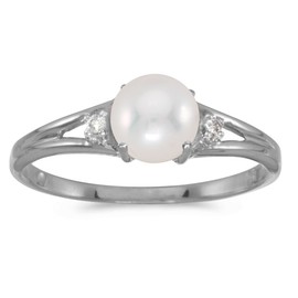 14k White Gold Freshwater Cultured Pearl And Diamond Ring (Size 6)