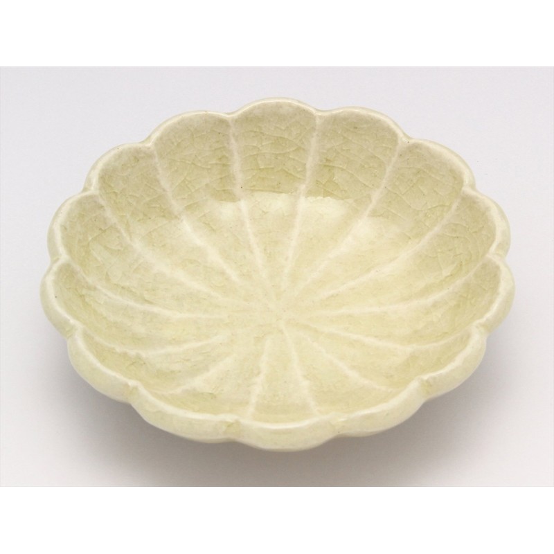 Seto Ware 127-0157 "Chrysanthemum Flower" Small Plate, Bean Plate, Diameter