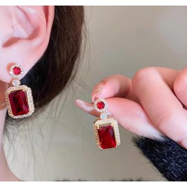 MALOYANVE Square Crystal Earrings for Women Elegant Sparkling Vintage Colorful Crystal Lightweight Statement Rhinestone Stud Earrings Prom Wedding Bitthday Jewelry Gifts (Red)