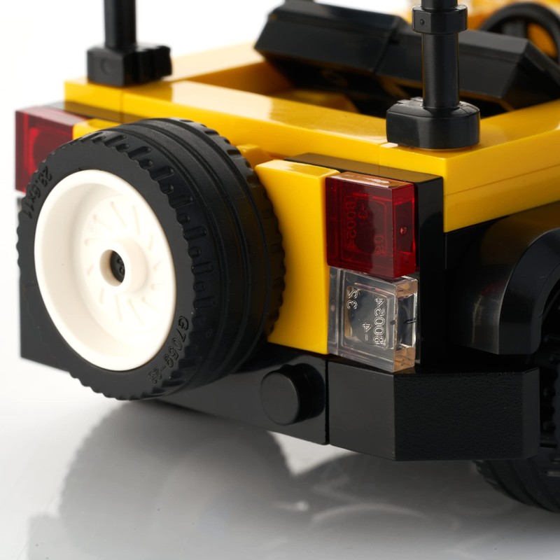 Block Builder Jeep Wrangler Car Building Block Set (242 Pieces).