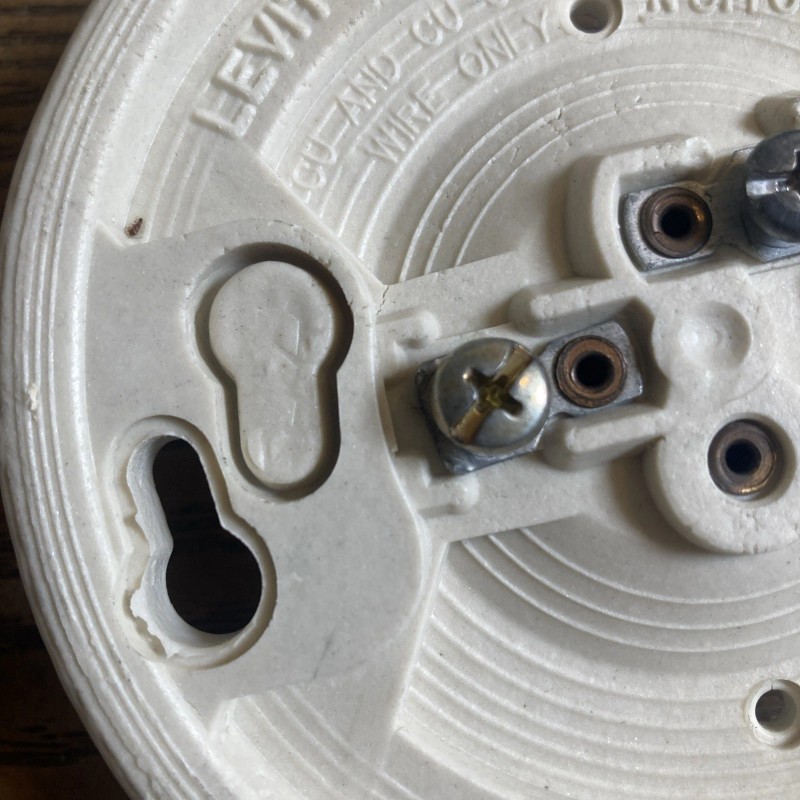 Leviton 000-9875 Keyless Porcelain Lampholder Light Socket 660W 250V