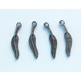 VINTAGE 4 COUNT SILVER METAL FEATHER  PENDANT BEADS 26mm SOUTHWESTERN BEADS