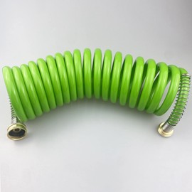 Darnassus - Manguera de jardín, manguera de agua rizada de poliuretano verde de 15 pies con conectores de latón, bobina de manguera de riego, retráctil, resistente a la corrosión