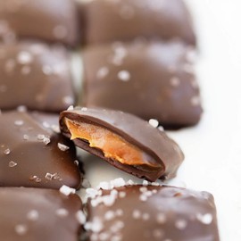 Sanders Dark Chocolate Sea Salt Caramel Thins, 6 Ounce Bag, Kettle Cooked, Made with Real Cream and Butter, Small Batch Wonders