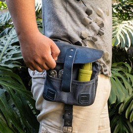 Hide & Drink, Bolsa de supervivencia de lona encerada, con trabilla para cinturón, duradera y práctica, accesorios para exteriores resistentes a la intemperie, elementos esenciales de viaje hechos a mano (negro carbón)