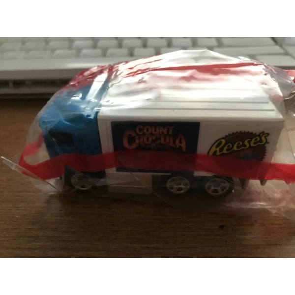 Hot Wheels 1997 Hot Wheels Hiway Hauler Count Chocula Reese's