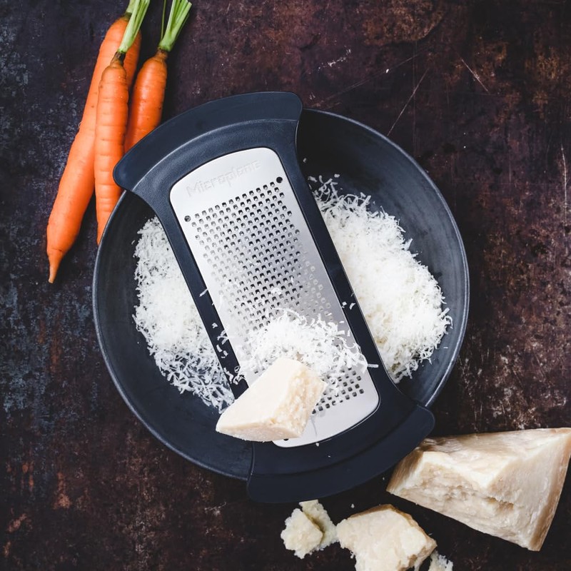 Microplane Mixing Bowl Grater Fine Grater for Zesting & Spicing