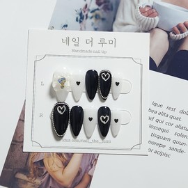  Black&White  Handmade nail tip - long stiletto /  Black&White  수제네일팁 - 롱 스틸레토