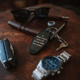 Chillkat Vintage Motel Hotel Keychain (Black/Yellow - Mos Eisley Cantina)