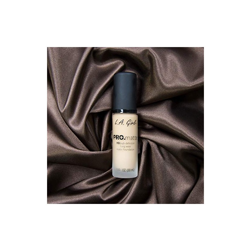 L.A. Girl Pro Matte Foundation, color beige medio, 1 onza