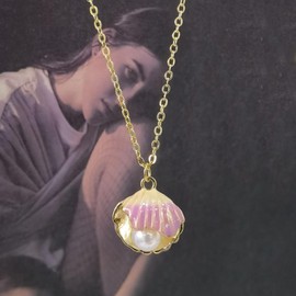 Seashell Pendant Necklace for Women, Trendy Small Green Pink Seashell Pearl Pendant Necklace, Gold Tone Cute Clamshell Necklace for Women, Beach Seashore Jewelry for Women Bohemian, clam shell pendant