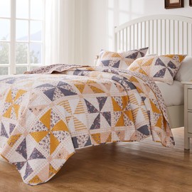 Greenland Home Pinwheel & Posey Traditional Quilt Set, 3-Piece King/Cal King, Peach