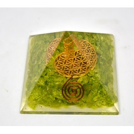 Color Decor Healing Crystal Peridot Orgonite Pyramid, Reiki Healing Crystals, Spiritual Gift, Chakra Meditation, Metaphysical Pyramid for Gift, Crown Chakra, Feng Shui, Aura Cleansing 75mm