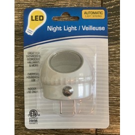 Intertek Automatic Light Sensing LED Night Light 360 Degree Rotating Spot - NEW
