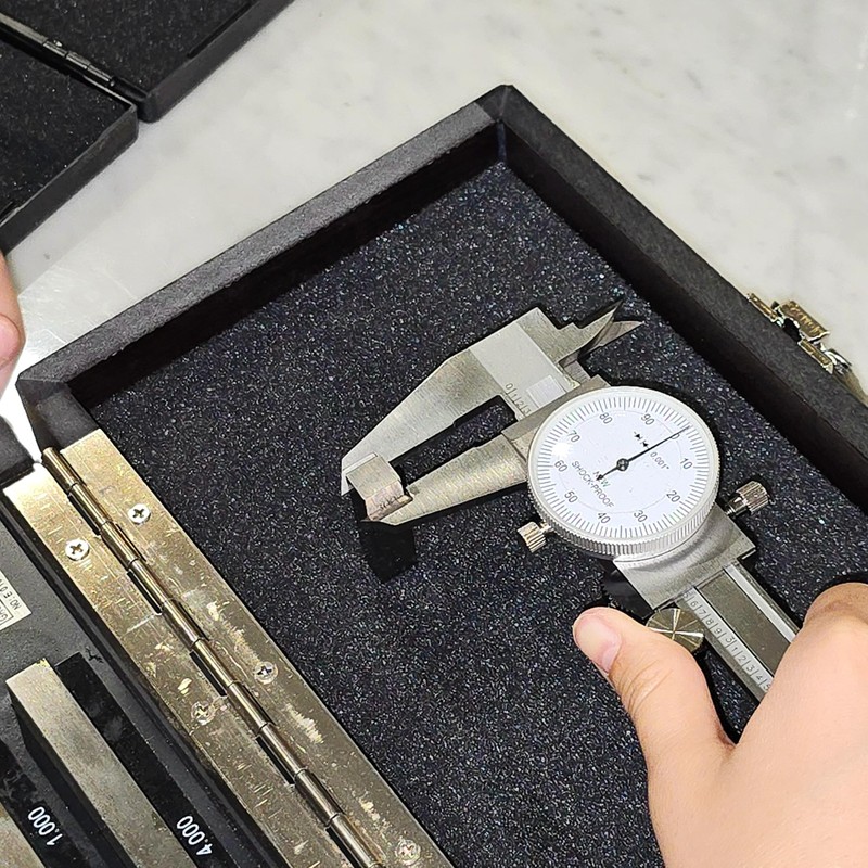 HFS(R) 0-6" Stainless Steel 4 Way Imperial Dial Caliper .001"